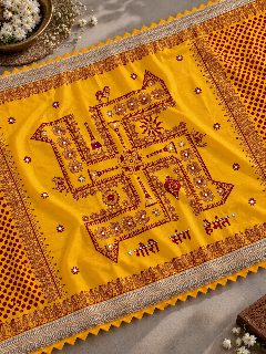 त्रिकोणीय पिछोरा detail 1